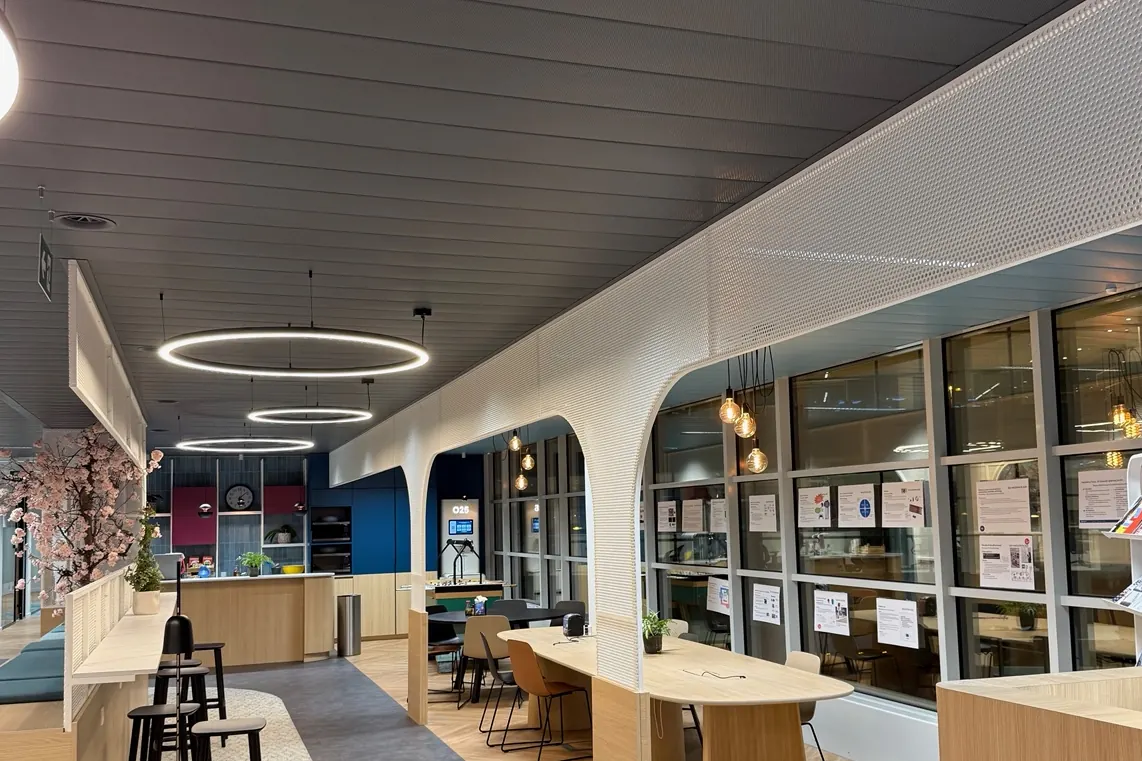 Existing WATER:CHECKED workplace installation in an open office space